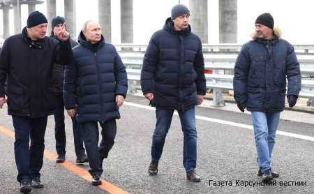 Владимир Путин проехал по автомобильной полосе Крымского моста, отремонтированной после произошедшего 8 октября взрыва.