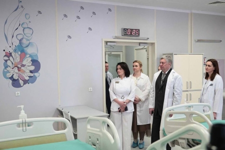 Алексей Русских осмотрел новое оборудование в перинатальном центре Ульяновской ОДКБ