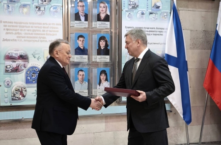 Алексей Русских поздравил коллектив НПО «Марс» с 65-летием со дня основания