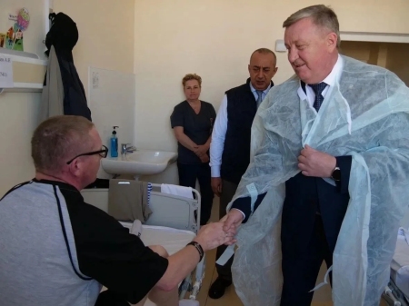 «Единая Россия» помогает бойцам на реабилитации: Владимир Камеко посетил центр ФМБА в Димитровграде