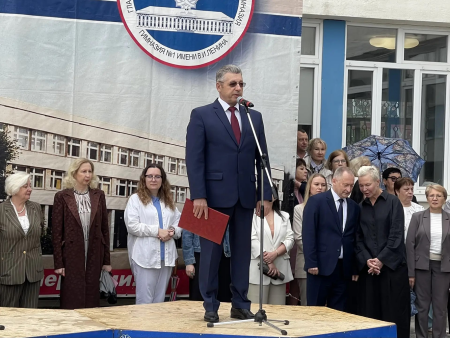 Председатель Правительства Ульяновской области поздравил выпускников Гимназии №1