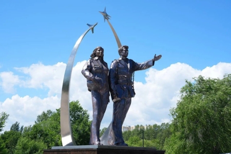 Памятник авистроителям